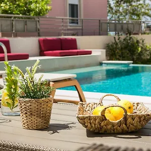  Villa Athinais Lak Greece
